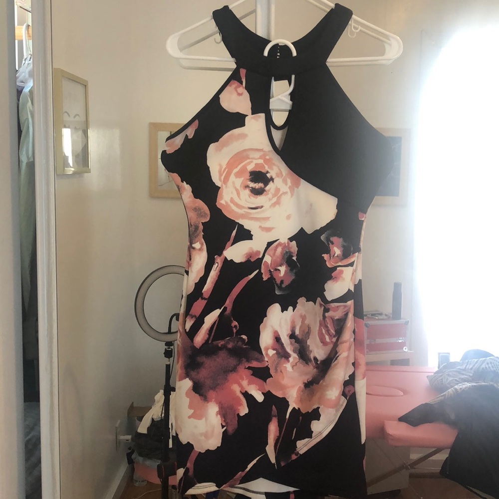 Short/mid floral black dress